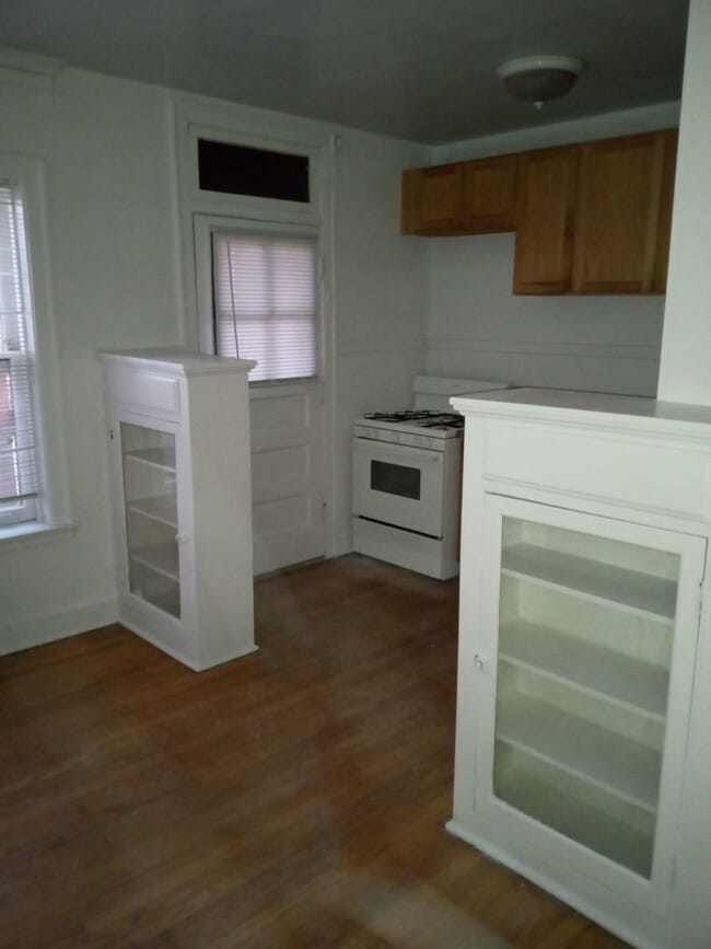 Building Photo - 7516 N Hoyne Ave