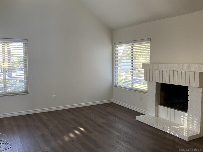 Building Photo - 10822 Esmeraldas Dr