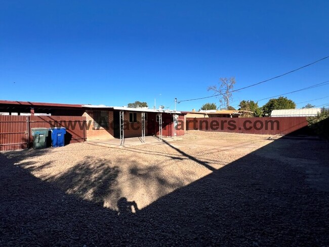 Building Photo - 3 Bedroom with Carport and Private Yard