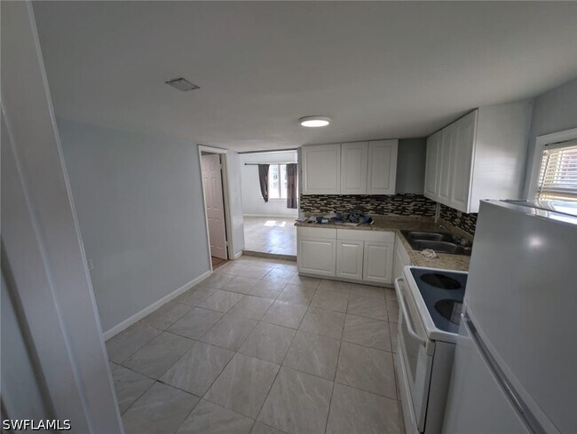 Building Photo - 111 E Palmetto Ln