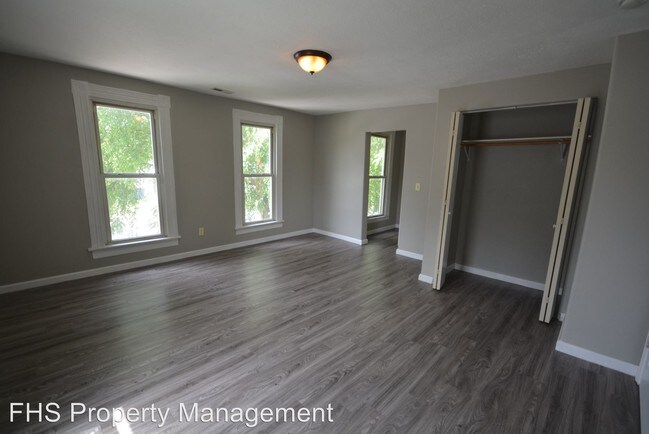 Building Photo - 4 br, 2 bath House - 1026 W Division Street*