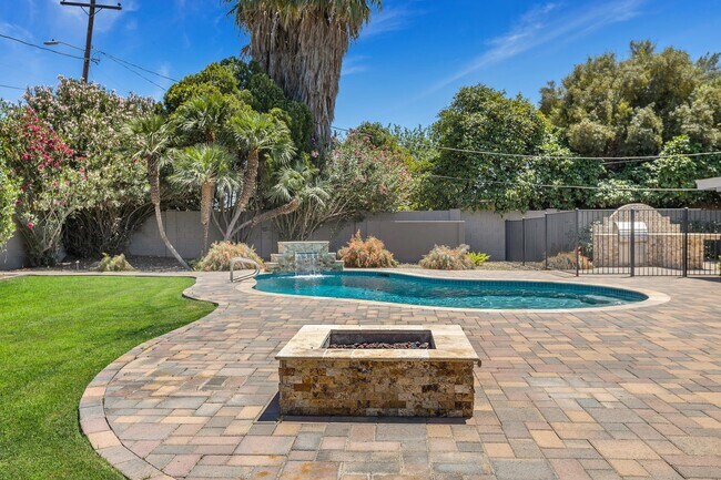 Building Photo - Charming Arcadia Proper Residence now avai...