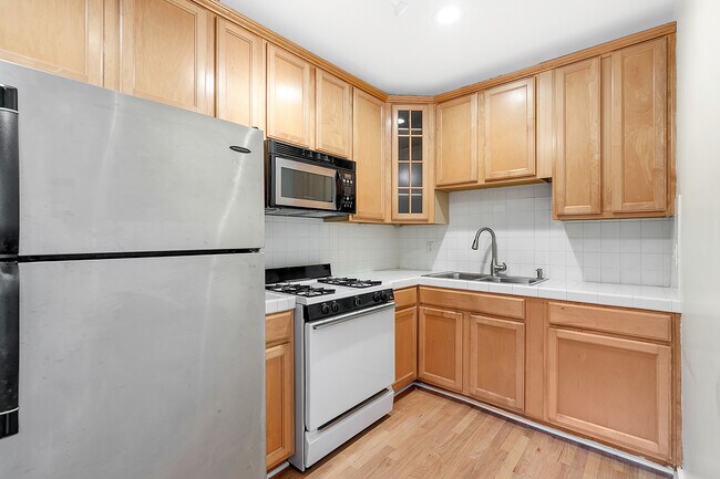 Building Photo - 1332 10th St