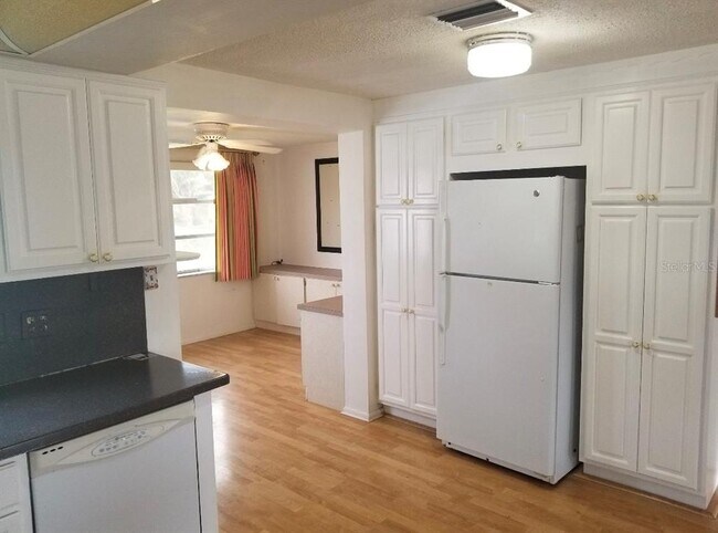 Foto del edificio - 10140 Glen Moor Ln