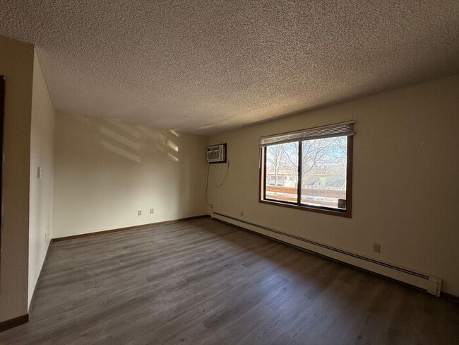 Building Photo - $995 | 2 Bedroom, 1 Bathroom Apartment | No Pets | Available for Immediate Move In!
