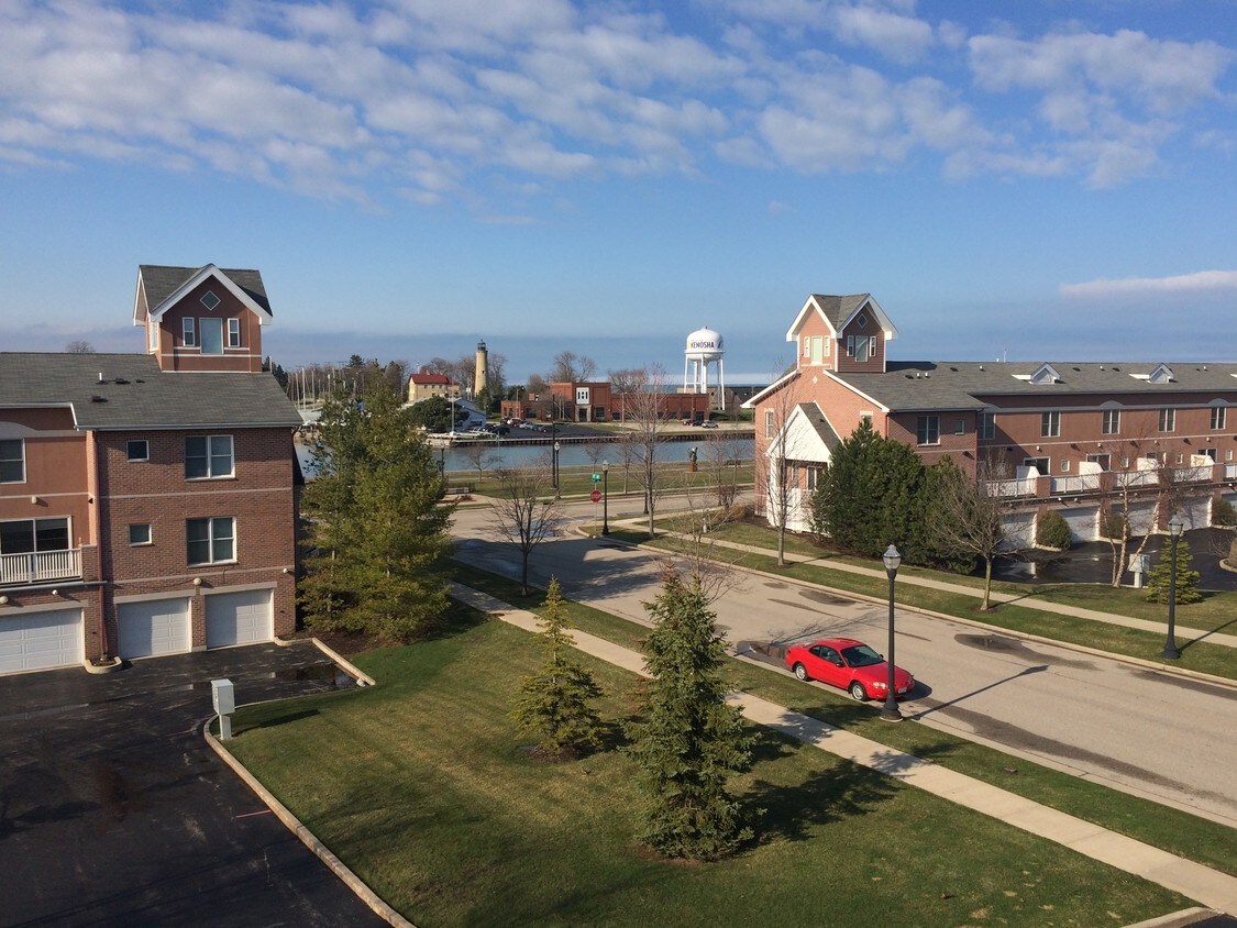 404 55th St Unit 404 B, Kenosha, WI 53140 Condo for Rent in Kenosha