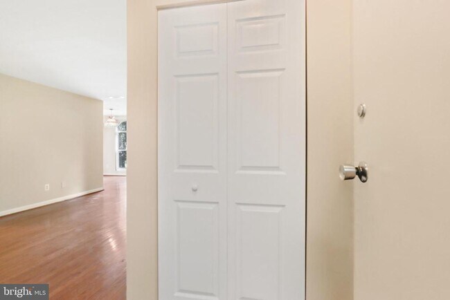Foto del edificio - 3308 Woodburn Village Dr