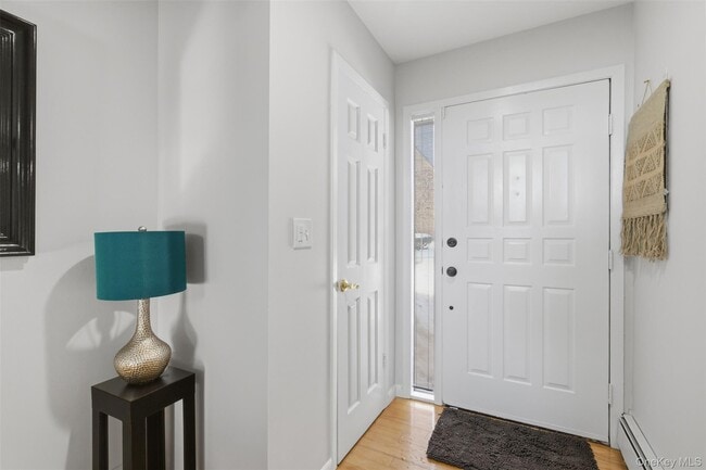 Building Photo - 10 Bayberry Ln