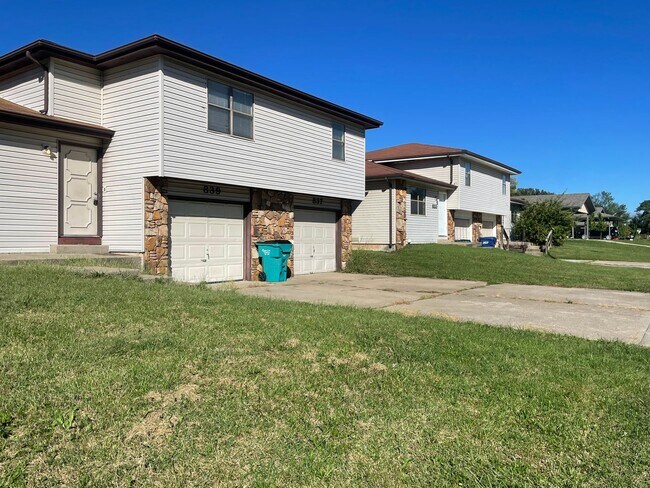 Foto del edificio - Promotion! Cute and Clean 2 bedroom duplex...
