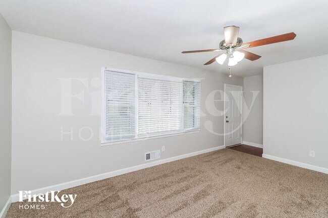Foto del edificio - 5721 Crestview Dr