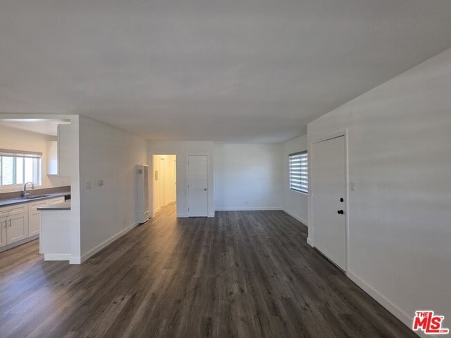 Foto del edificio - 10734 Palms Blvd