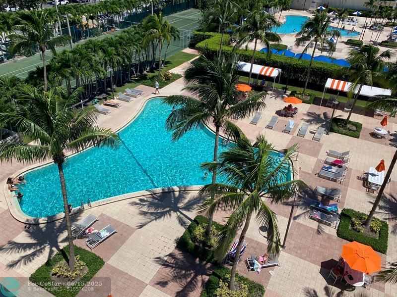 Primary Photo - 19380 Collins Ave