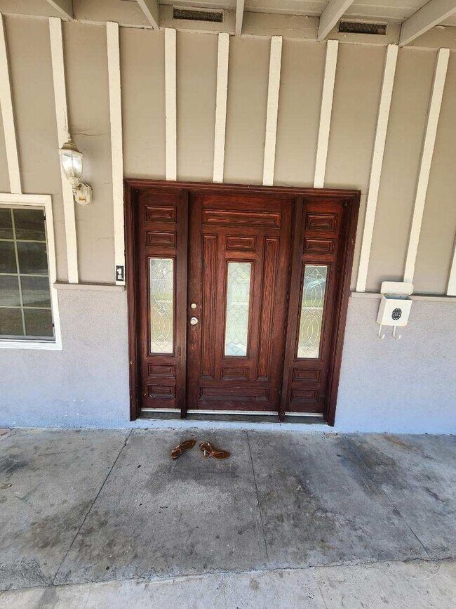 Foto del edificio - Single Family in Anaheim for Lease