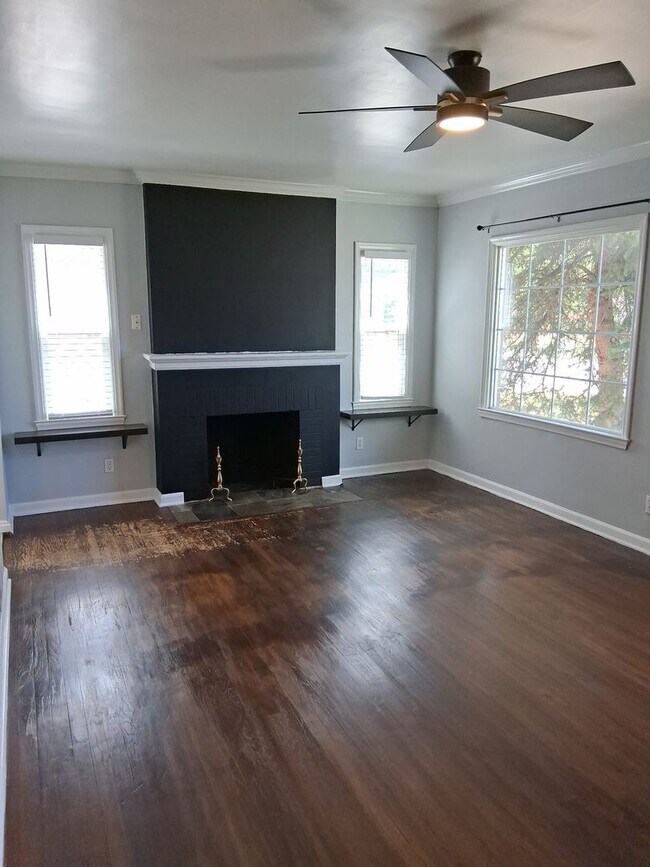 Building Photo - Charming University Area 3 Bedroom Home