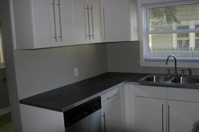 Building Photo - 702 N Dixon Ave