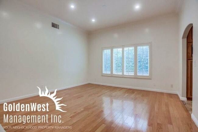 Building Photo - Charming Single Story 3Bdm 2Ba Home in Bea...