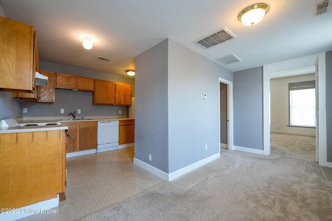 Building Photo - 614 Rubel Ave