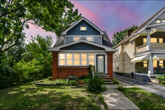 Building Photo - 13016 Beachwood Ave