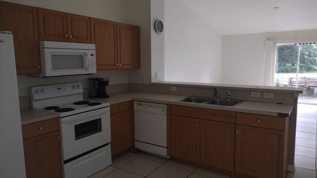 Photo - 1068 Ainsworth St E House