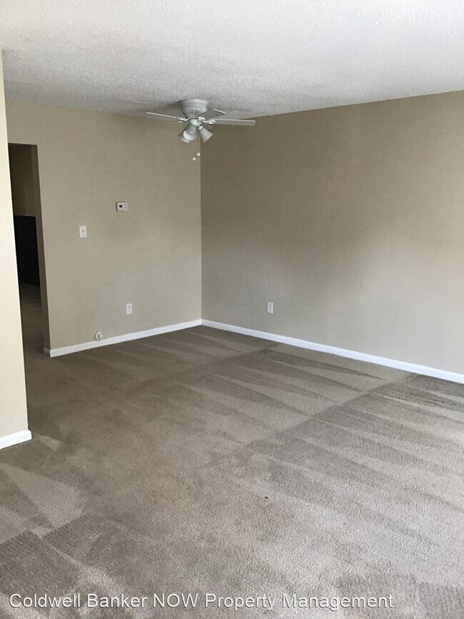 Building Photo - 3 br, 1.5 bath House - 5347 Grand Lake Cres