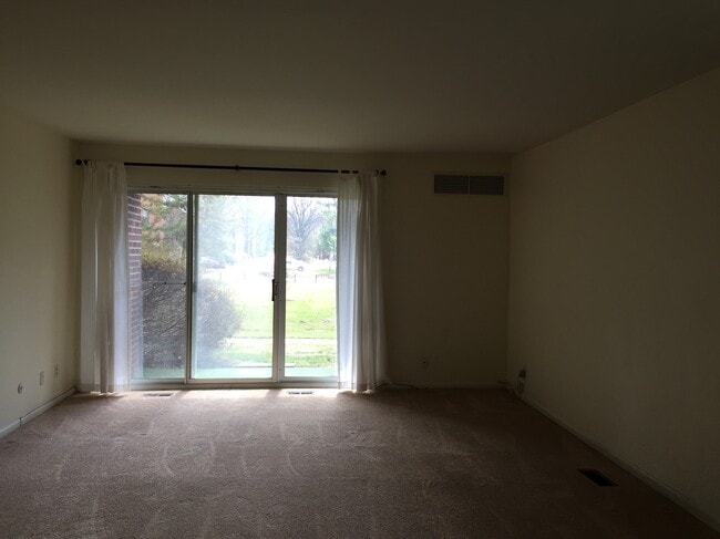 Building Photo - 342 Drummers Ln