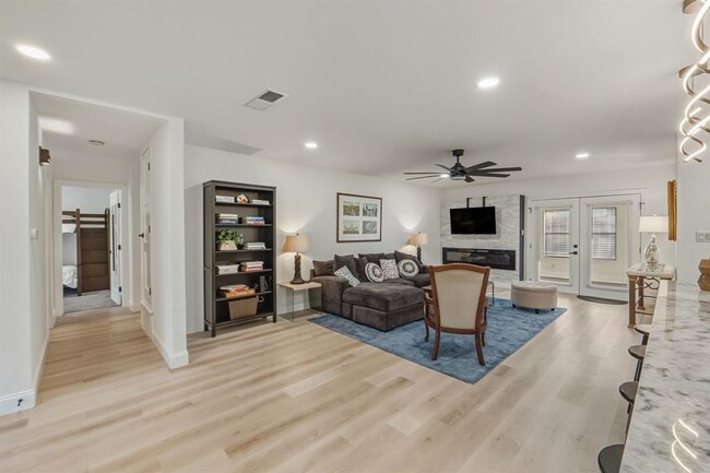 Building Photo - 2107 Lewood Cir