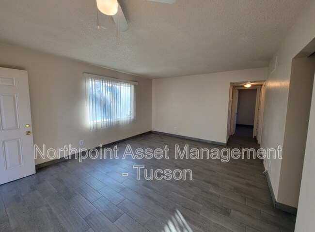 Foto del edificio - 4510-4512 E 18th St