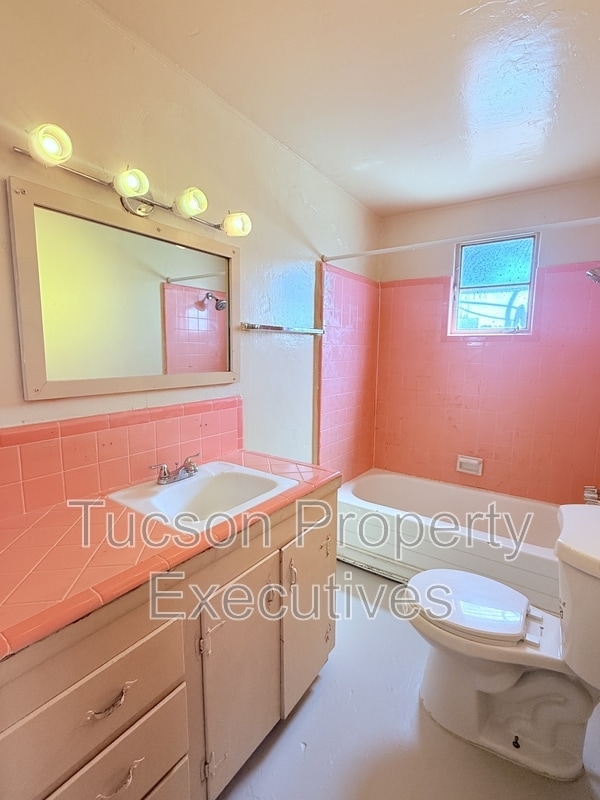 Building Photo - 3274 E Benson Hwy