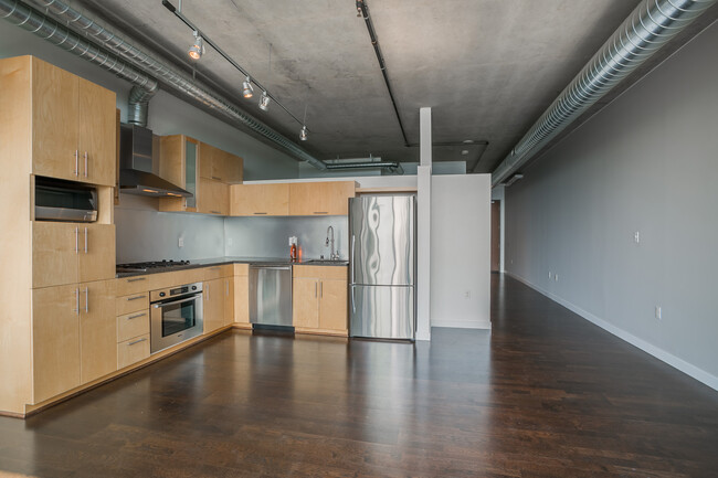 Foto del edificio - STRIKING Air Conditioned Loft Over Elliot Bay