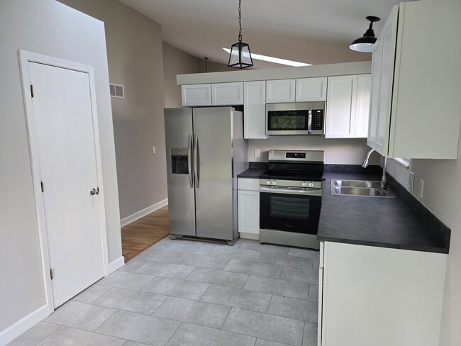 Building Photo - 2513 Beaujolais Dr