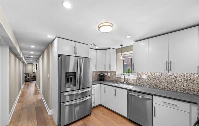 Foto del edificio - 3750 N Bernard St