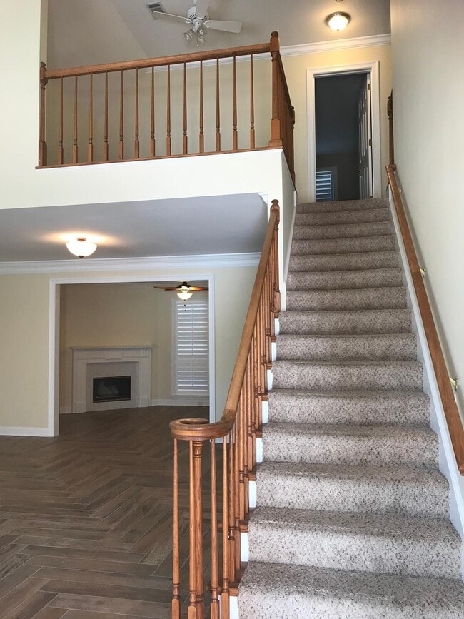 Building Photo - 1496 Oakmont Pl