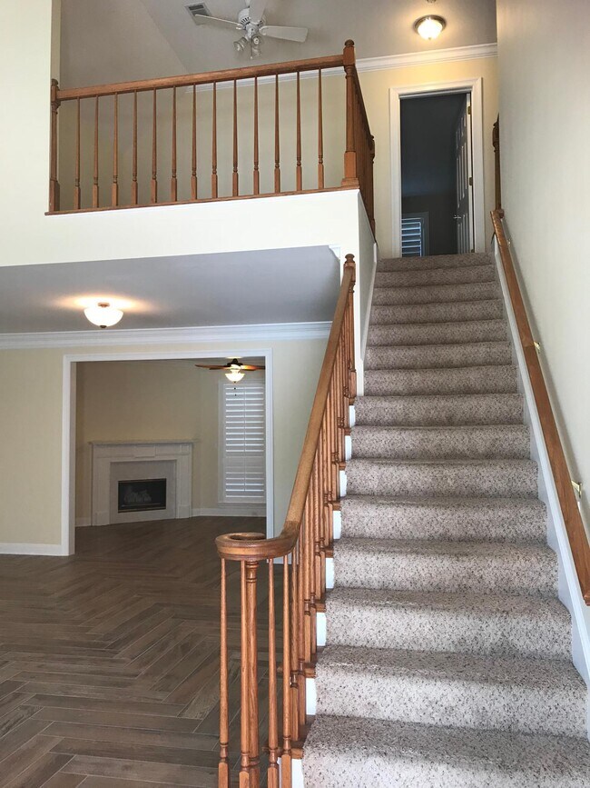 Foto del edificio - 1496 Oakmont Pl