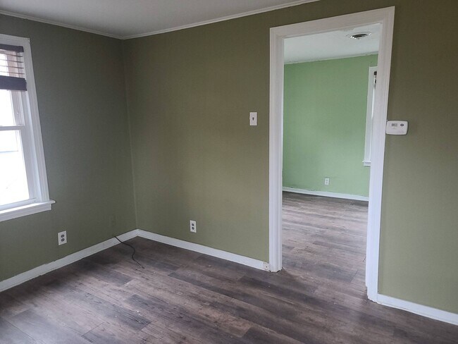 Foto del edificio - 573 S Tanner Ave