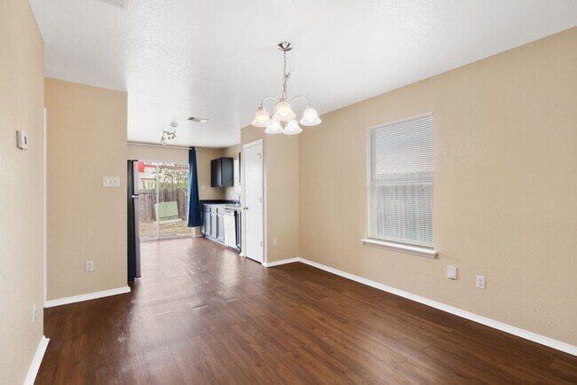 Foto del edificio - 3 Bedroom/2 Bath Meadow Brook Subdivision