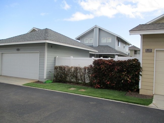Building Photo - PET FRIENDLY 4 bedroom in gated community