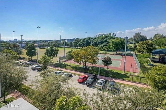 Building Photo - 3 br, 3.5 bath  - 163 N Shore Dr # 163-6