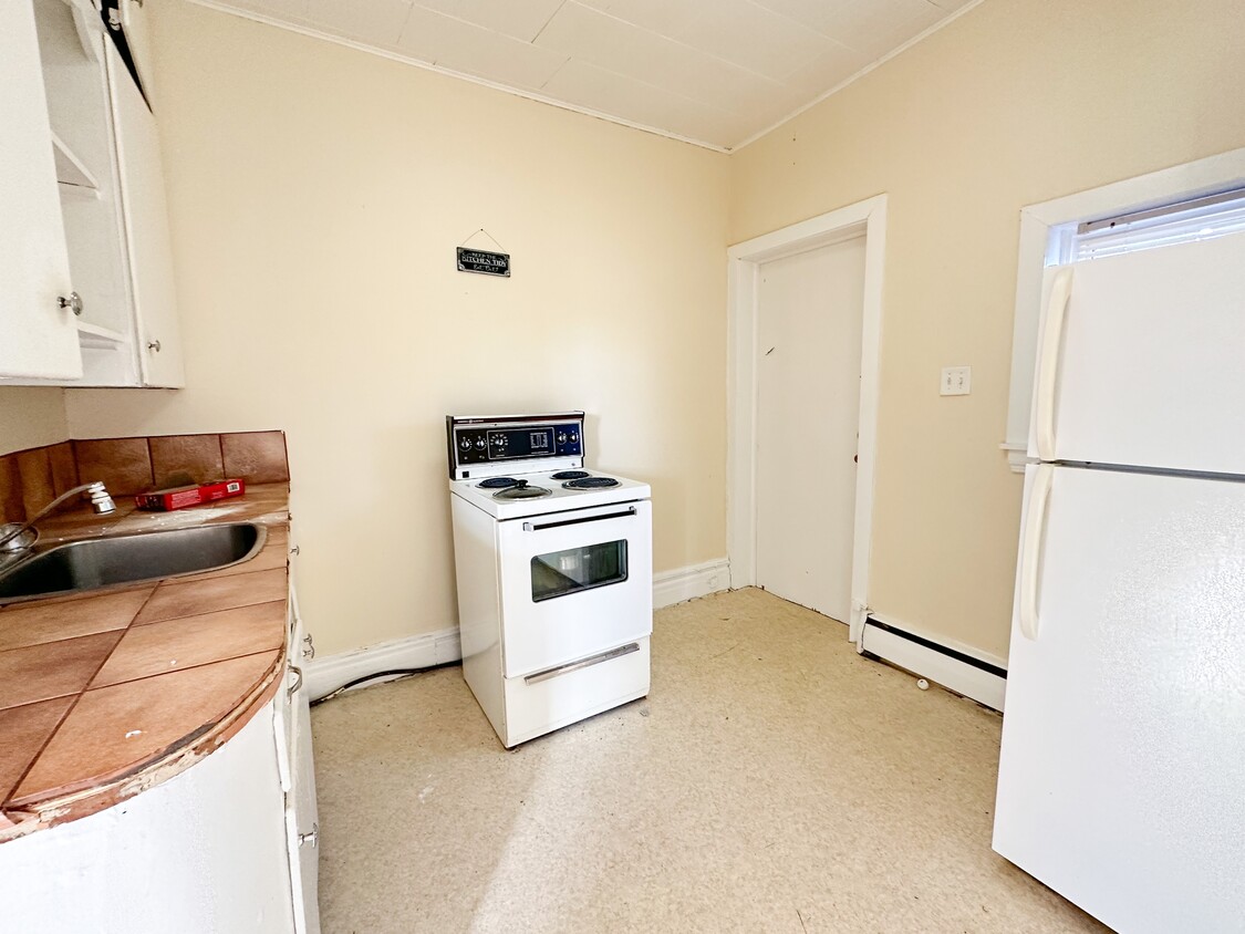 Primary Photo - 33 Paddock St