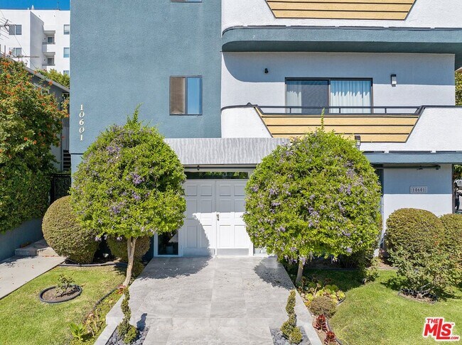 Foto del edificio - 10601 Ashton Ave
