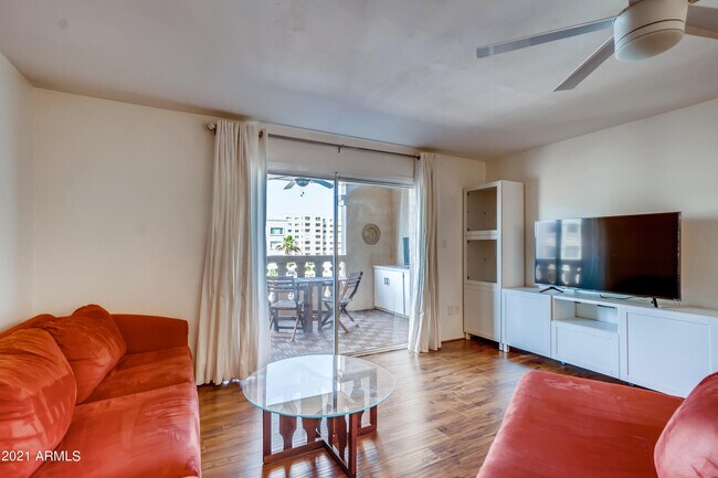 Foto del edificio - 7850 E Camelback Rd