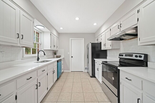 Building Photo - 1024 Allgood Ct