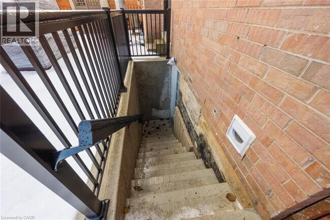 Photo du bâtiment - 1 Banks Dr