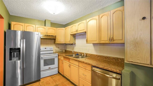 Foto del edificio - 1782 Pine Ave