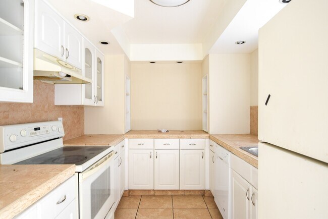 Building Photo - 3372 Riverview Way