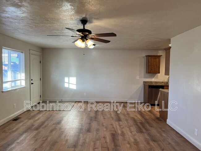 Foto del edificio - 279 Country Club Pkwy