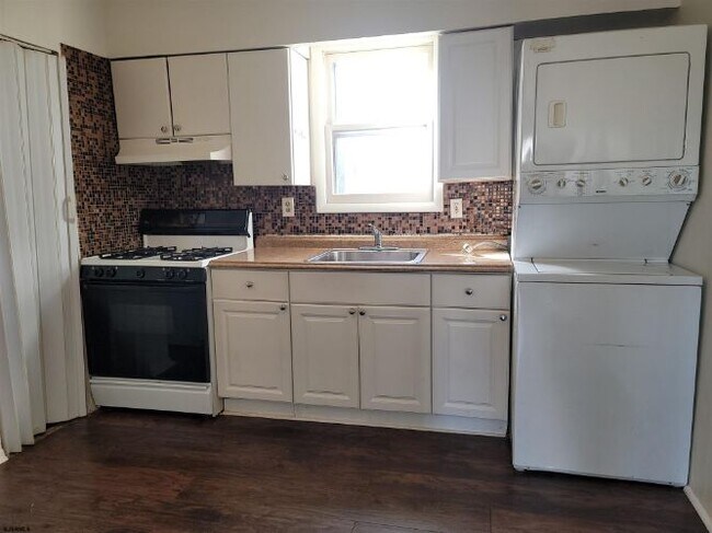 Building Photo - 406 Trinity Ave