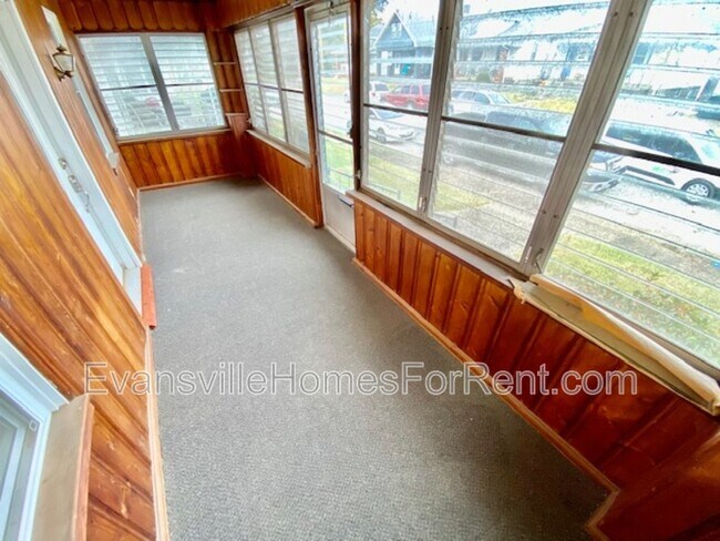 Foto del edificio - 809 E Iowa St