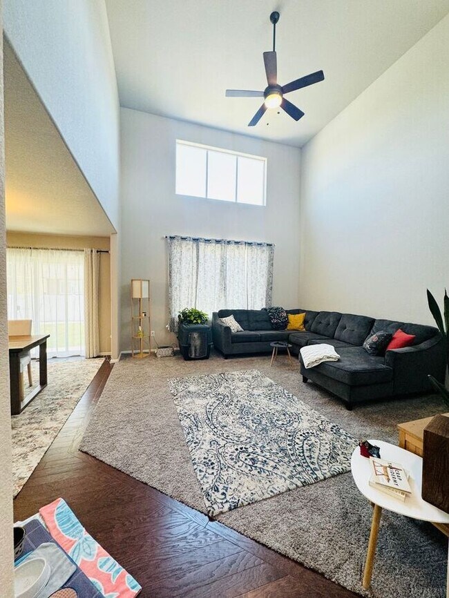 Building Photo - Spacious 3 bed/ 2.5 bath House In Severance