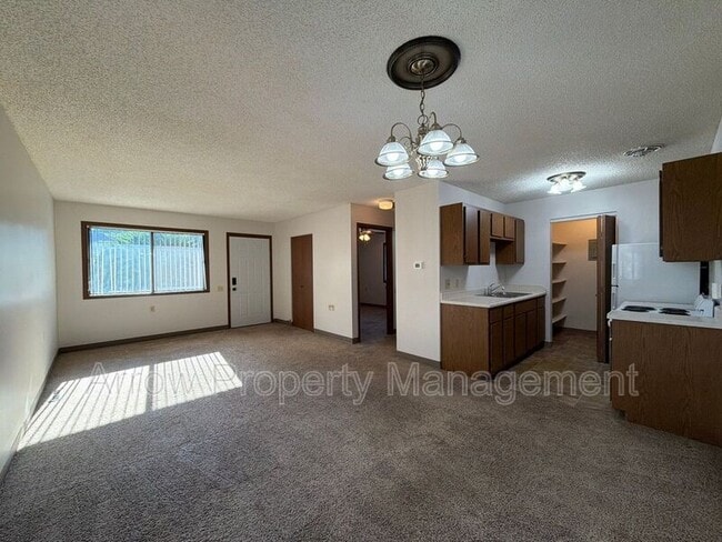 Building Photo - 11141 N 137th St