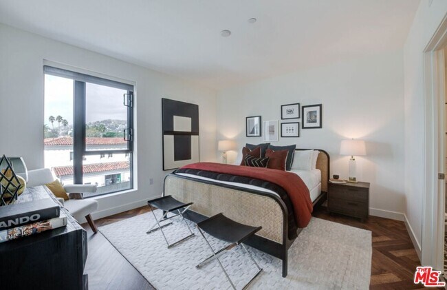 Foto del edificio - 1250 N Fairfax Ave